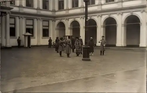 Foto Ak Niederlande, Königsfamilie, Königin, Husarenregiment