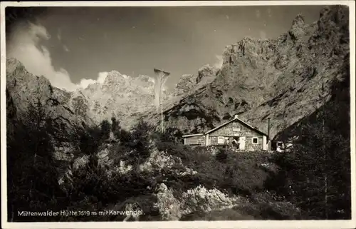 Ak Mittenwald in Oberbayern, Mittenwalder Hütte mit Karwendel