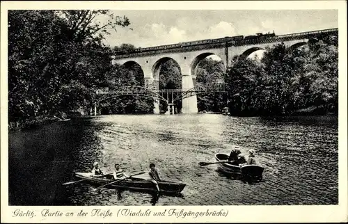 Ak Görlitz in der Lausitz, Neiße, Viadukt, Fußgängerbrücke, Ruderboote, Dampflok