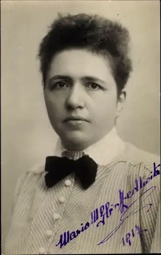 Foto Ak Portrait einer Frau mit kurzen Haaren, 1917