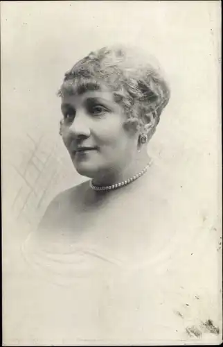 Foto Ak Portrait einer Frau mit Perlenkette, Autogramm