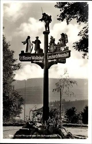 Ak Schwarzwald, origineller Wegweiser, St. Blasien, Waldshut, Lenzkirch, Neustadt, Freiburg