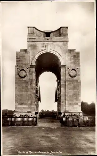 Ak Leicester East Midlands England, Arch of Remembrance, Kriegerdenkmal