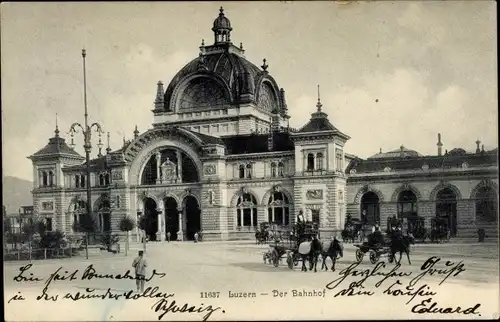 Ak Luzern, Blick auf den Bahnhof, Front, Kutschen