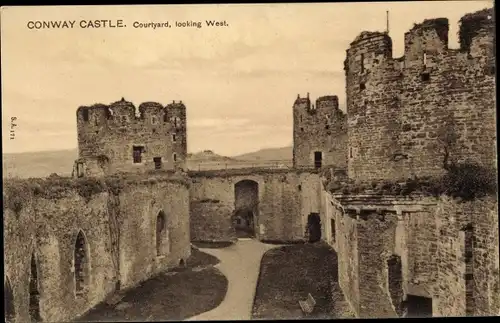 Ak Conway Conwy Wales, Schloss, Innenhof