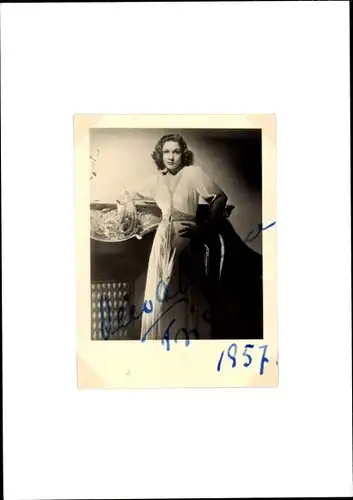 Autogrammkarte Schauspielerin Dinag Grace Fritsch, Portrait, Autogramm