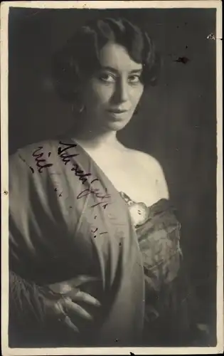Foto Ak Portrait einer Frau, S. Meisner, Autogramm