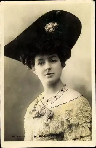Ak Schauspielerin M. Regnie, Portrait, Hut
