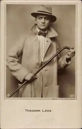 Ak Schauspieler Theodor Loos, Portrait, Hut, Mantel, Stock