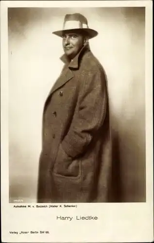Ak Schauspieler Harry Liedtke, Portrait im Mantel mit Hut