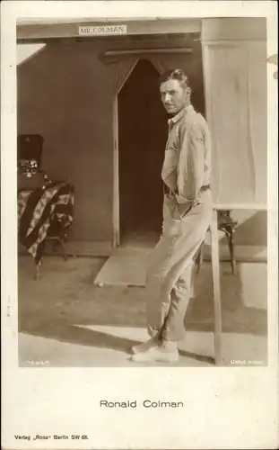 Ak Schauspieler Ronald Colman, Portrait, stehend