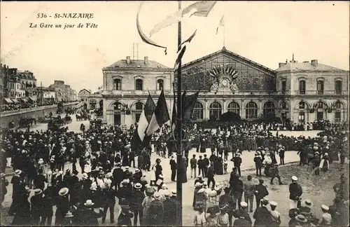 Ak Saint-Nazaire Loire Atlantique, Bahnhof im Urlaub