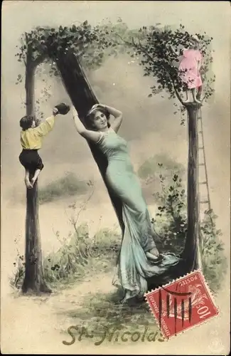 Buchstaben Ak Buchstabe N, St. Nicolas, Frau im Kleid, Kind klettert Baum hoch