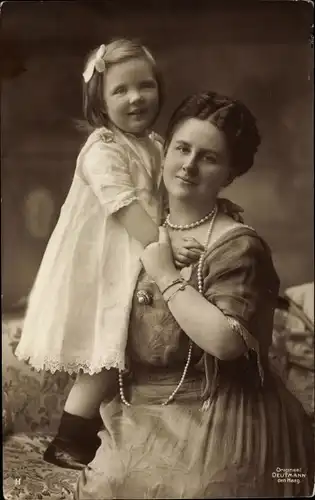 Ak Königin Wilhelmina der Niederlande, Prinzessin Juliana der Niederlande als Kleinkind