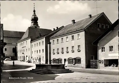 Ak Röhrnbach in Niederbayern, Teilansicht, Brunnen