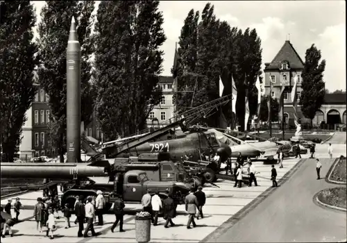 Ak Dresden, Armeemuseum der Deutschen Demokratischen Republik, Freigelände