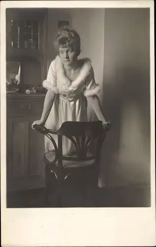 Foto Ak Portrait einer Schauspielerin, Autogramm