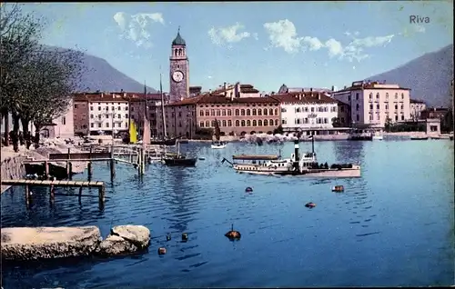 Ak Riva del Garda Trentino, Blick auf die Stadt, Salondampfer