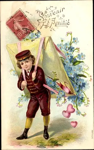Präge Ak Junge mit Brief und Vergissmeinnicht, Geschenke, Kitsch