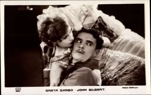 Ak Schauspielerin Greta Garbo, Schauspieler John Gilbert, Filmszene