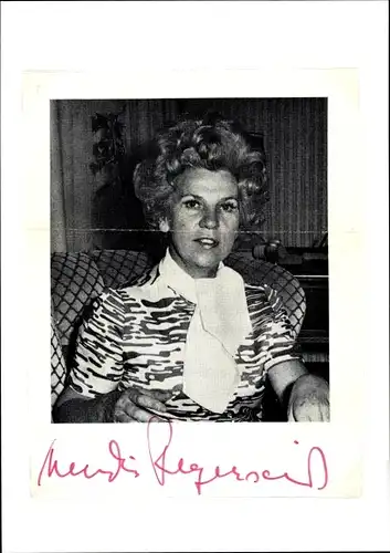 Autogrammkarte Moderatorin Anneliese Fleyenschmidt, Portrait, Autogramm