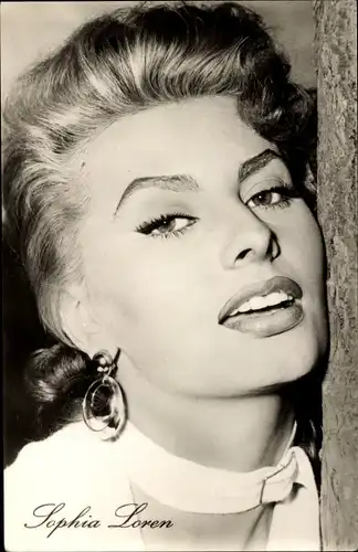 Ak Schauspielerin Sophia Loren, Portrait, Es begann in Neapel, Aida