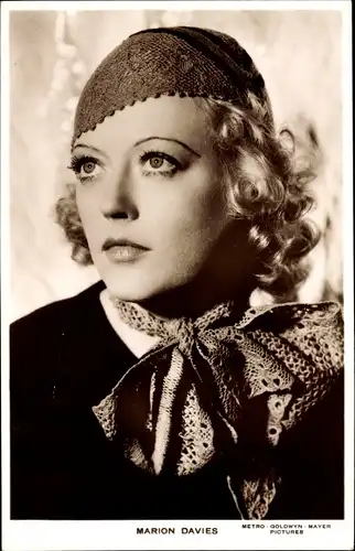 Ak Schauspielerin Marion Davies, Portrait, Mütze, Schleife