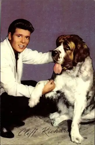 Ak Sänger Cliff Richard, Portrait mit Bernhardiner