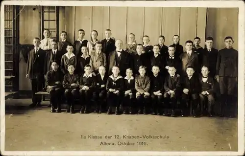 Foto Ak Hamburg Altona, 1a Klasse der 12. Knaben-Volksschule, Oktober 1916