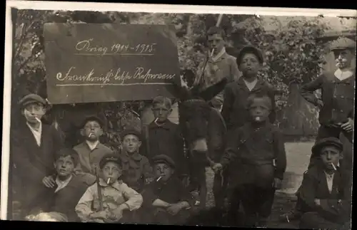 Foto Ak Frankreichs letzte Reserve, Krieg 1914-1915, Kinder, Esel, Gruppenfoto