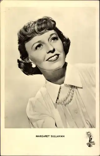 Ak Schauspielerin Margaret Sullavan, Portrait, Perlenkette