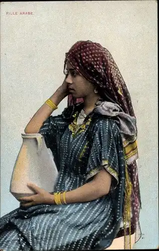 Ak Araberin in Volkstracht, Portrait, Wasserkrug