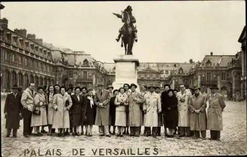 Foto Ak Versailles Yvelines, Palais, Gruppenbild