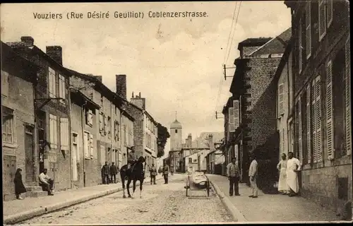 Ak Vouziers Ardennes, Rue Désiré Geulliot, Koblenzer Straße, Reiter