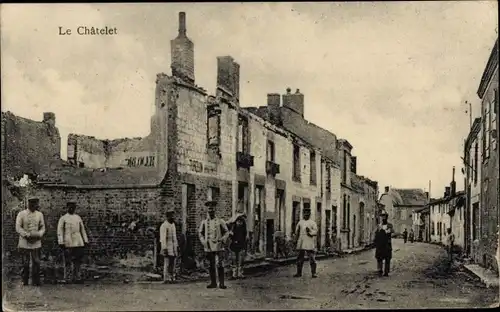 Ak Le Châtelet Cher, zerstörte Häuser, Soldaten