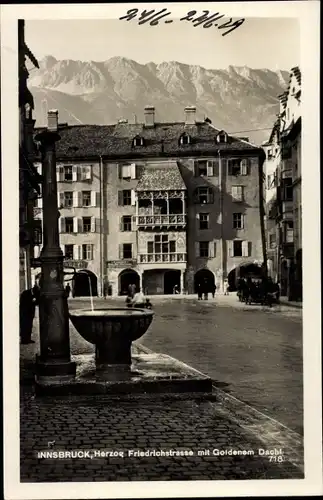 Ak Innsbruck in Tirol, Herzog Friedrichstraße mit Goldenem Dachl