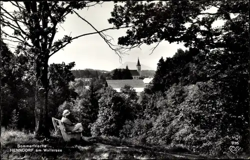 Ak Henndorf am Wallersee in Salzburg, Gesamtansicht, Kirche