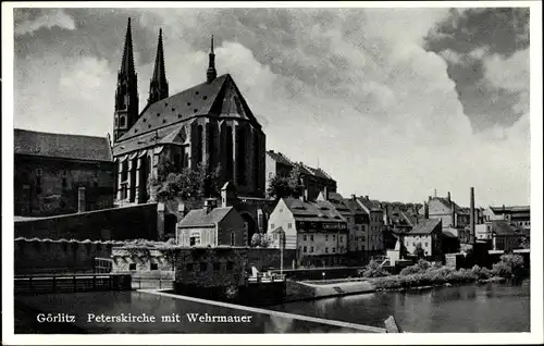 Ak Görlitz in der Lausitz, Peterskirche mit Wehrmauer