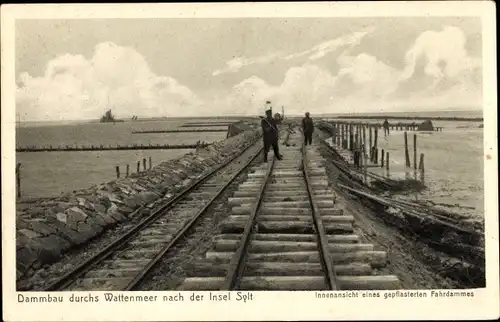 Ak Insel Sylt in Nordfriesland, Dammbau durchs Wattenmeer, Hindenburgdamm, Fahrdamm