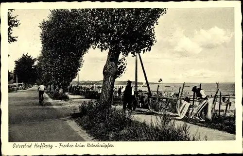 Ak Ostseebad Haffkrug Scharbeutz, Fischer beim Netzeknüpfen