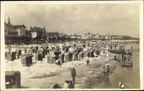 Foto Ak Seebad Binz auf Rügen, Strand, Strandkörbe