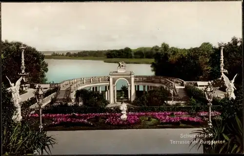 Ak Schwerin in Mecklenburg, Terrasse im Burggarten