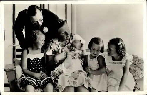 Ak Prinzessin Juliana der Niederlande, Prinz Bernhard, Prinzessin Beatrix, Irene, Margriet, Marijke