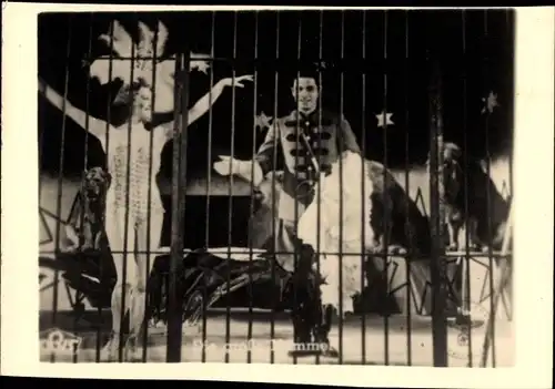 Ak Filmszene, Tänzerin, Zirkus, Arena, Löwen
