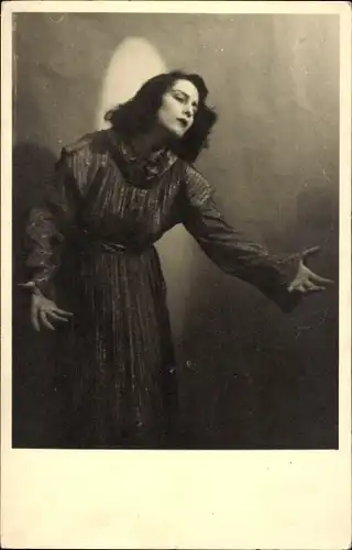 Foto Ak Portrait einer Schauspielerin, Theaterszene
