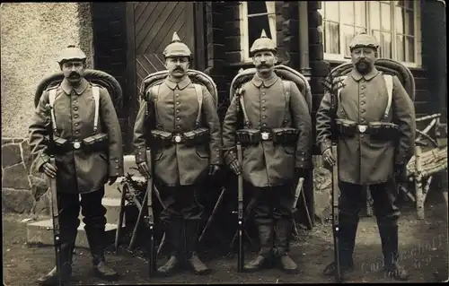 Foto Ak Jena in Thüringen, Deutsche Soldaten in Uniformen