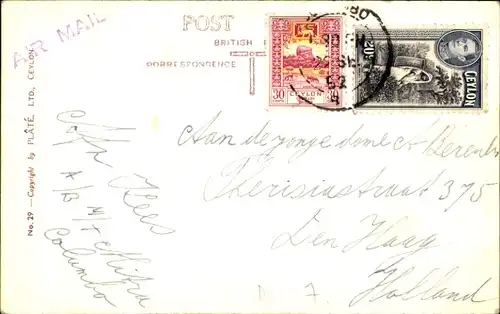 Ak Ceylon Sri Lanka, Elefant mit Mahut, Mann liegt auf einem Stoßzahn