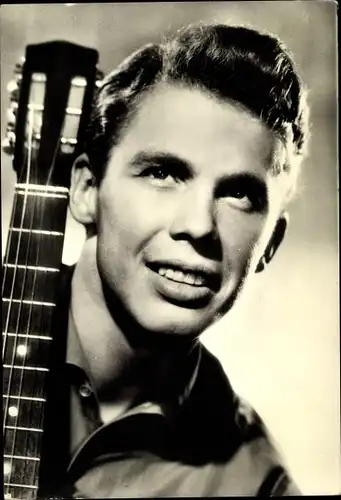 Ak Schauspieler Peter Kraus, Gitarre