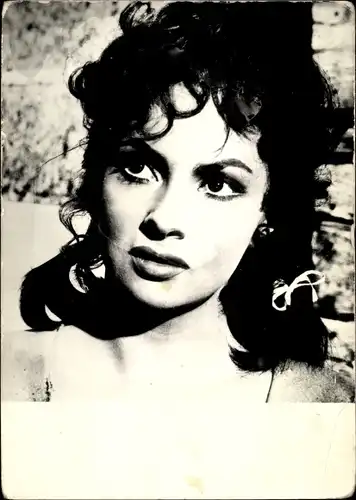 Ak Schauspielerin Gina Lollobrigida, Portrait