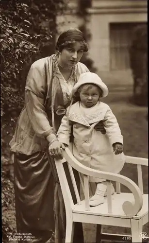 Ak Prinzessin August Wilhelm von Preußen, Alexandra Viktoria mit Sohn Alexander Ferdinand, NPG 4795